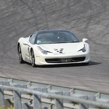 Jazda za kierownicą Ferrari 458 Italia po torze (3 okrążenia)